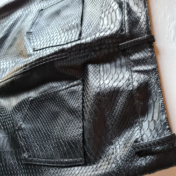 🚨Zara Black Faux Leather Snakeskin Embossed Front Slit Midi Skirt sz US Small - Picture 9 of 10